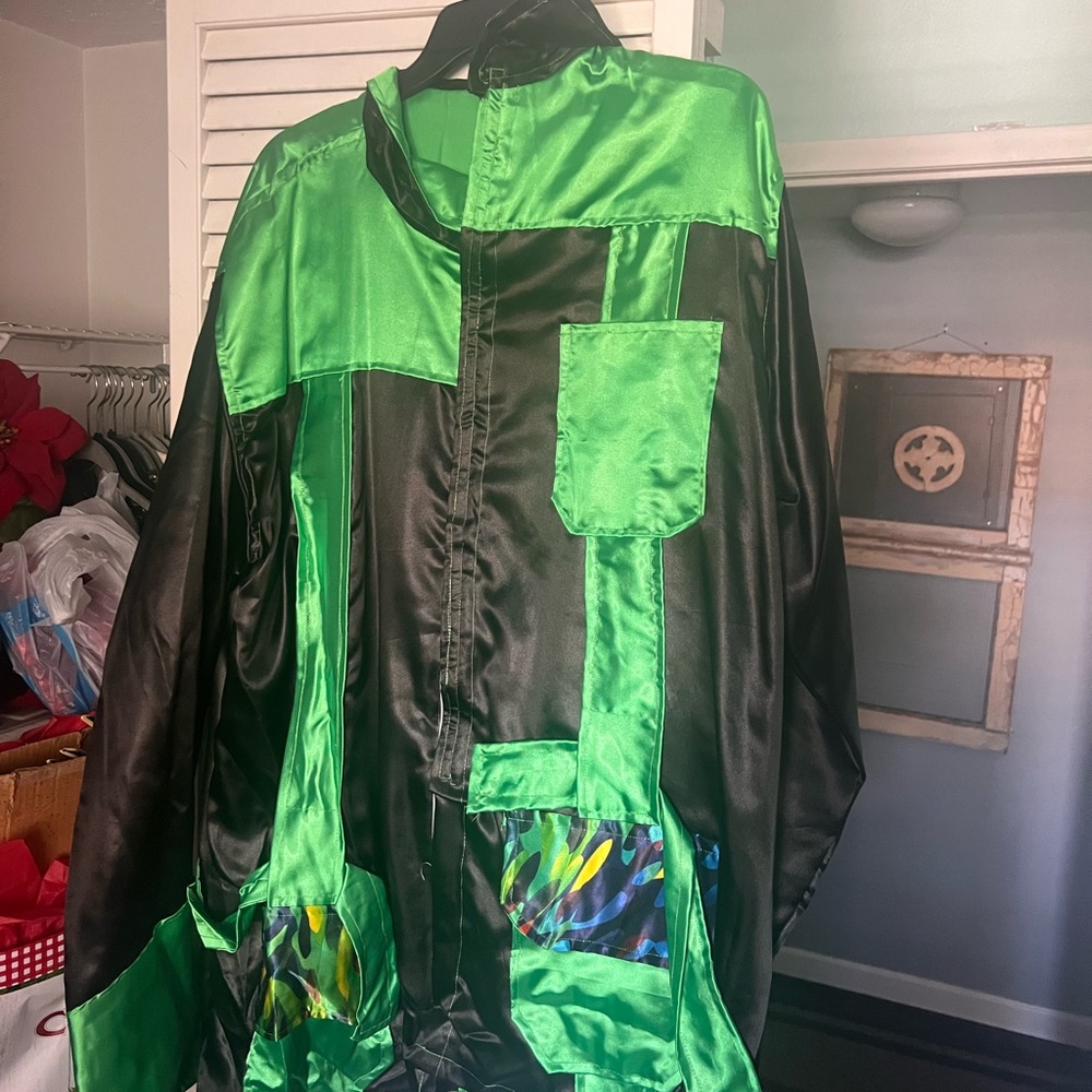 Custom made roadster jacket. Fits size XL-XXL so it’s every versatile.
